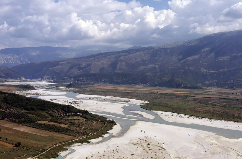 Die Vjosa: Seit Jahren kämpfen Forscher um Europas letzten Wildfluss, der bisher noch frei von menschlichem Einfluss ist. – Bild: Torben Müller/​Vincent Productions