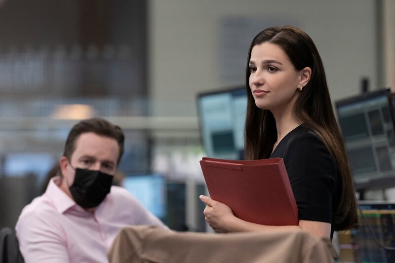 Yasmin Kara-Hanani (Marisa Abela) – Bild: Simon Ridgway /​ Warner