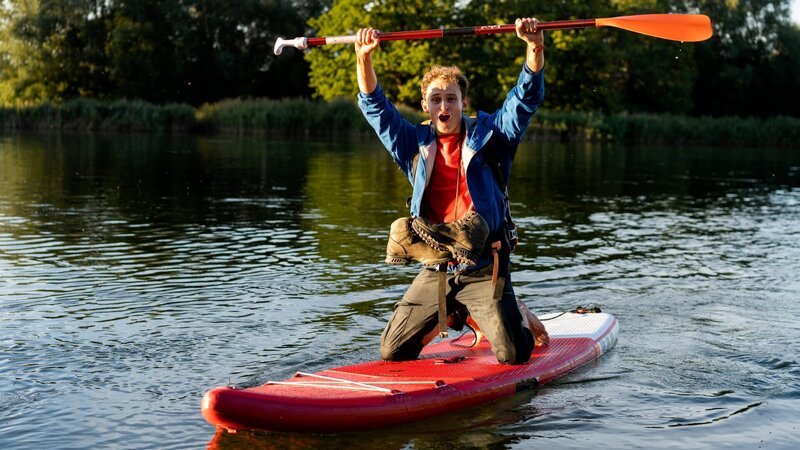Julian freut sich riesig auf seine bevorstehende CheXpedition. – Bild: BR/​megaherz gmbh/​Hans-Florian Hopfner