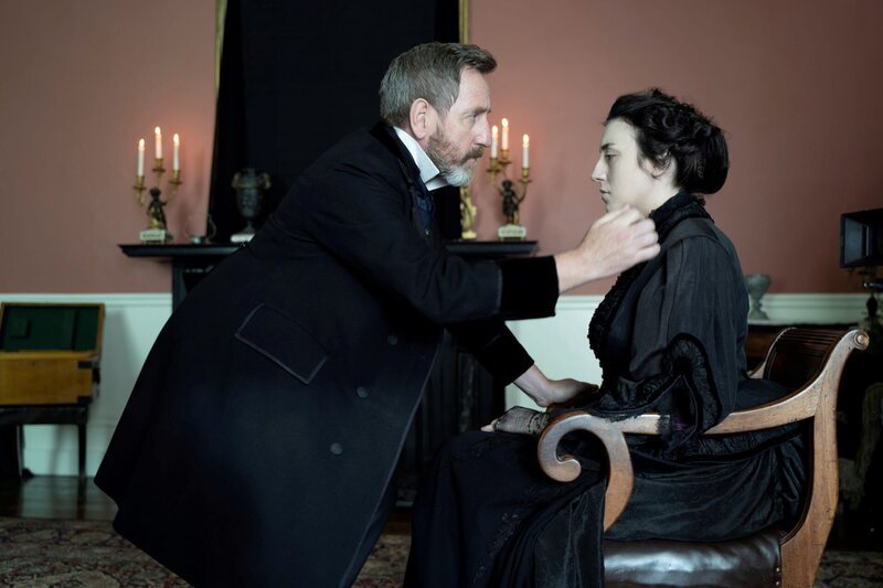 Brock Blennerhasset (Michael Smiley), Lily Molloy (Jordanne Jones) – Bild: Bernard Walsh /​ ZDF