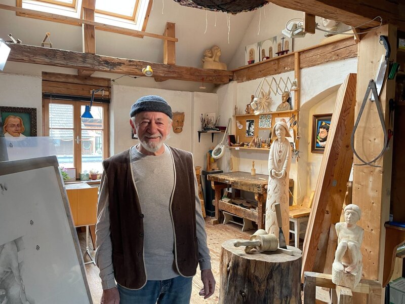 Rudi Hirt, Bildhauer. – Bild: ORF/​Satel Film/​David Haslinger