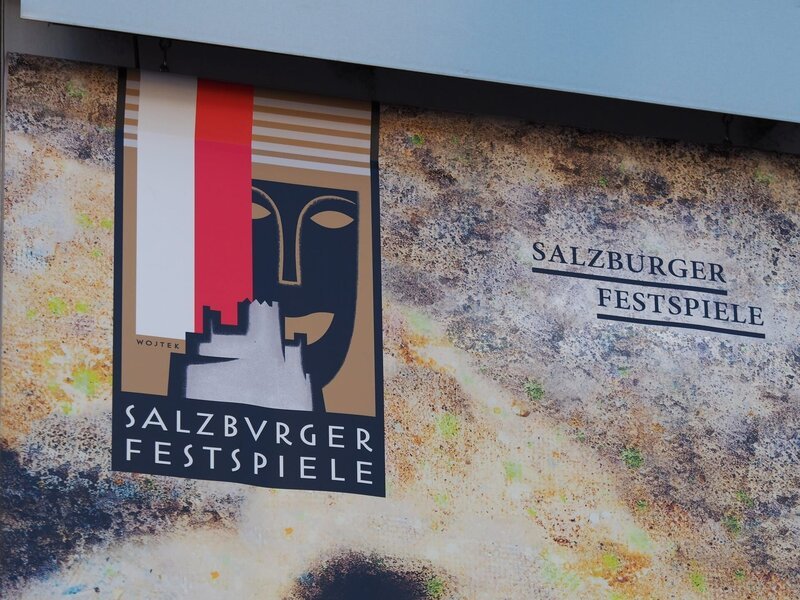 Salzburger Festspiele Logo, Plakat. – Bild: 3sat