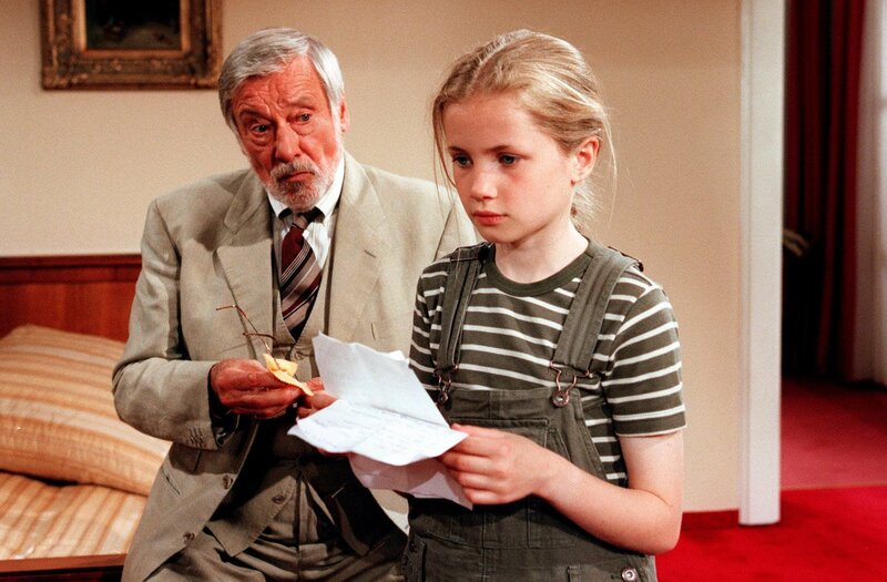 Dietmar Schönherr (Opa Messmer), Cornelia Gröschel (Clara Stihl). – Bild: ORF