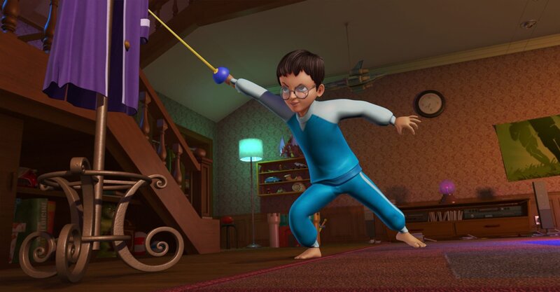 Zuhause im Darling-Haus: John, mit gezücktem Schwert in meisterlicher Schwertkampfpose, übt an einer Attrappe für sein Theaterstück. – Bild: ZDF/​DQ Entertainment