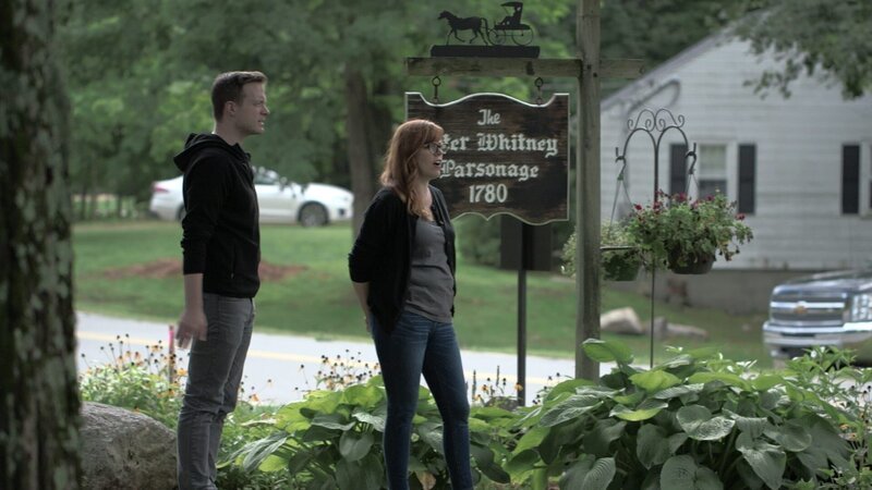 Paranormal Investigators Amy Bruni and Adam Berry, at Peter Whitney Parsonage, Northborough, MA, arrive at location. – Bild: Travel Channel.