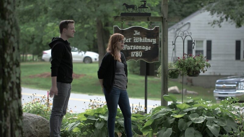 Paranormal Investigators Amy Bruni and Adam Berry, at Peter Whitney Parsonage, Northborough, MA, arrive at location. – Bild: Travel Channel.