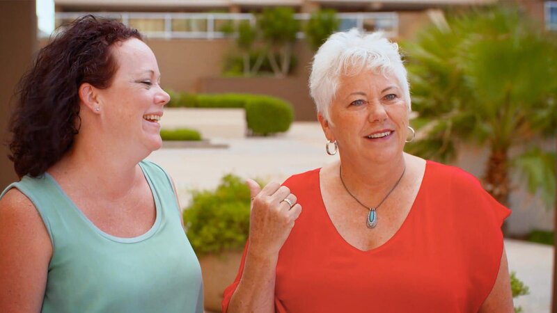 Andrea und ihre Mutter Roxie suchen die perfekte Ferienwohnung in Mexiko, um Urlaub und Familie unter einen Hut zu bringen. Andrea und ihr Mann haben zwei Kleinkinder und beide einen Vollzeitjob, weshalb sie eine einzugsbereite Wohnung präferieren. Roxie möchte renovieren. Die Suche wird nicht einfach. – Bild: HGTV