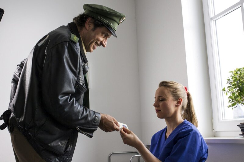 L-R: Johannes Staller, Isa Wilkes – Bild: TMG und Entertainment Factory