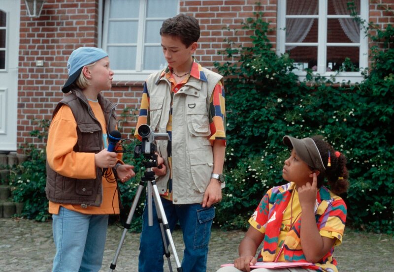 v.l.: Merle (Elisa Pries), Niklas (Niklas Pries), Rose (Freba Kon) – Bild: NDR/​Televersal