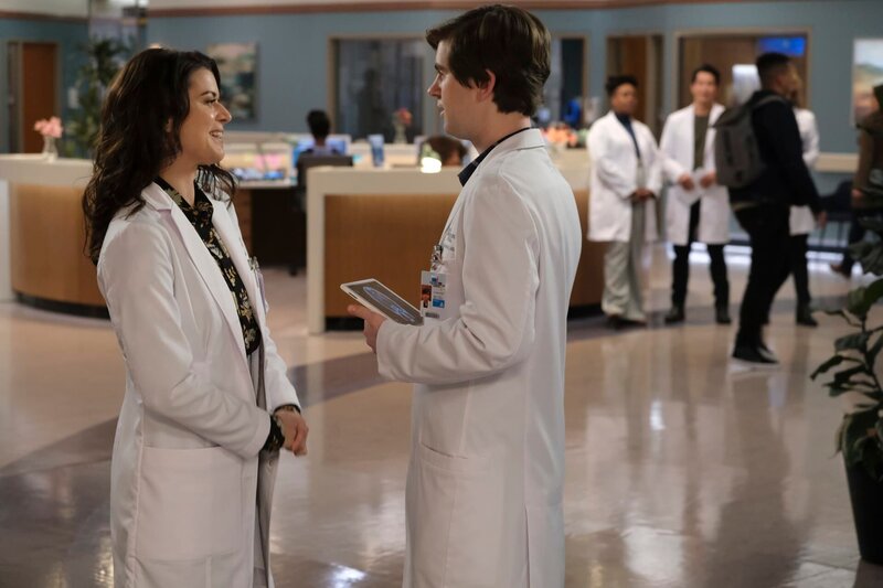 Dr. Shaun Murphy (Freddie Highmore, r.) – Bild: CH Media/​2020 American Broadcasting Companies, Inc. All rights reserved./​JEFF WEDDELL