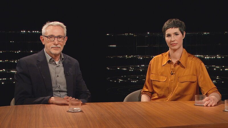 Sternstunde Philosophie Minenfeld Erziehung – Was Elternsein heute bedeutet Philipp Ramming, Kinder- und Jugendpsychologe, und Simone Miller, Philosophin. – Bild: SRF