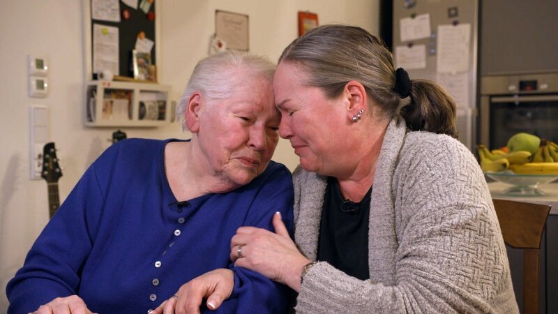 Gisela und Dagmar. – Bild: SAT.1