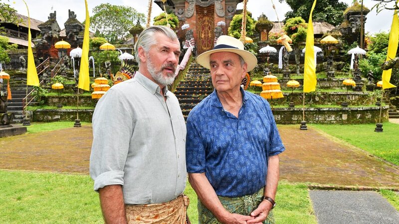 Besuch von einem dubiosen Onkel: Daniel Morgenroth als Staff-Kapitän Martin Grimm, Walter Kreye als Eduard Becker – Bild: SRF/​ZDF/​Dirk Bartling
