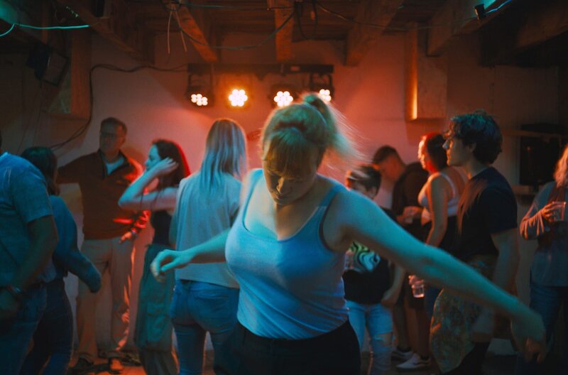 Woanders als daheim – Bild: SWR/​Dennis Banemann