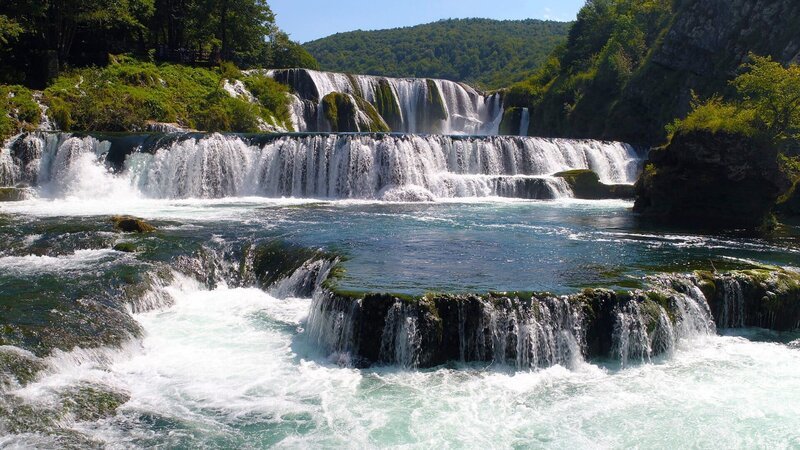 Wasserfälle an der Una. – Bild: SRF/​Micafilm