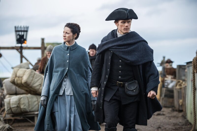 Claire Randall (Caitriona Balfe) und Jamie Fraser (Sam Heughan) – Bild: RTL /​ © 2017 Sony Pictures Television Inc.