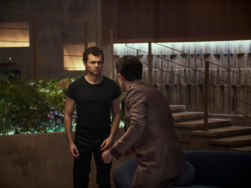 John the Savage (Alden Ehrenreich) – Bild: RTL/​ Universal Content Productions LLC.