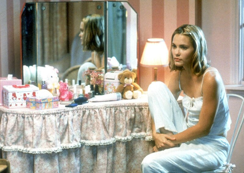 Brooke hat Panik, schwanger zu sein, und nachdem der erste aus der Apotheke gekaufte Schwangerschaftstest auch noch positiv ist, dreht sie komplett durch … – Bild: RTL