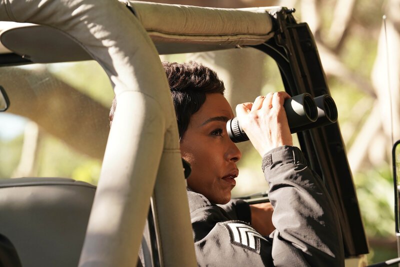 Nicht nur Athena (Angela Bassett) hat mit einigen Schwierigkeiten zu kämpfen, denn auch Bobby muss plötzlich über einige seiner Zukunftspläne nachdenken … – Bild: Fox and its related entities