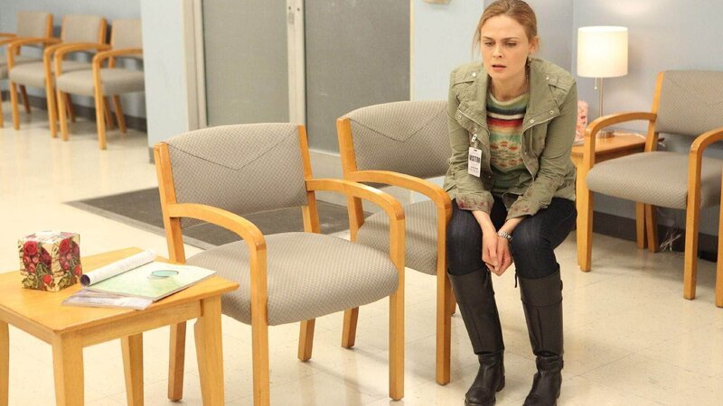Die Ereignisse bringen selbst einen so rationalen Menschen wie Brennan (Emily Deschanel) an den Rand des emotionalen Zusammenbruchs. – Bild: TVNOW /​ FOX
