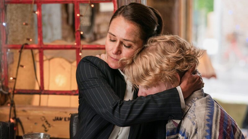 Borgen – Macht und Ruhm Staffel 4 Folge 6 Inniger Moment: Sidse Babett Knudsen als Birgitte Nyborg, Lucas Lynggaard Tønnesen als Magnus – Bild: SRF/​DR/​Mike Kollöffel