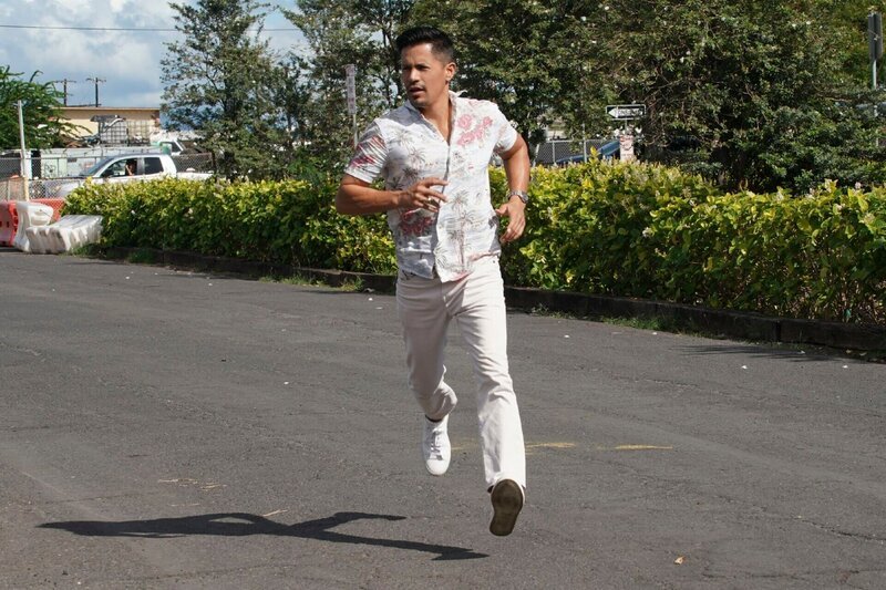 Thomas Magnum (Jay Hernandez) – Bild: TVNOW /​ © 2020 CBS Studios Inc. and Universal Television LLC. ALL RIGHTS RESERVED.