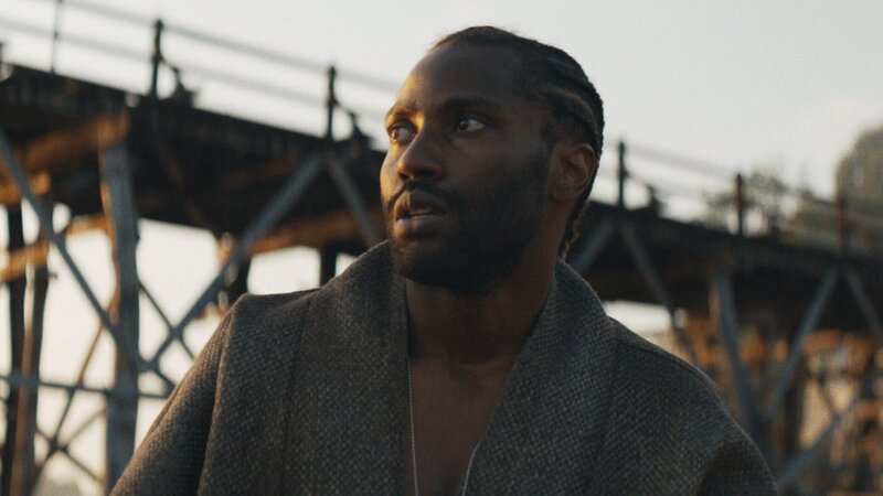 Joshua (John David Washington). – Bild: ORF/​Disney/​New Regency/​20th Century Studios
