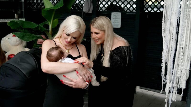 Daniela Katzenberger (l.) +++ – Bild: RTL /​ Happy Birthday, Iris!