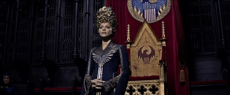 Seraphina Picquery (Carmen Ejogo)  +++ Die Verwendung des sendungsbezogenen Materials ist nur mit dem Hinweis und Verlinkung auf RTL+ gestattet. +++ – Bild: RTL /​ TM & © WBEI – Publishing Rights © J.K.R_.