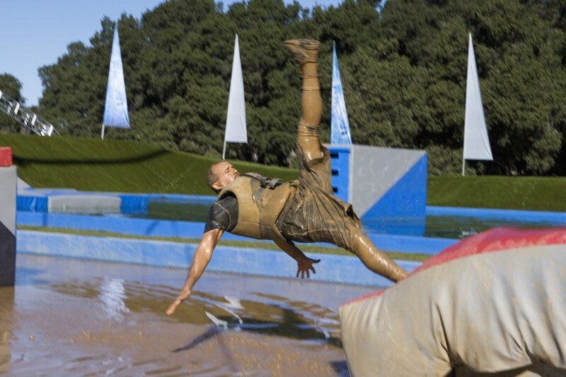 Bei „WipeOut – Mach dich nass!“ messen sich in jeder Folge jeweils 24 Kandidaten in einem Hindernislauf der Extraklasse und nur einer hat die Chance, am Ende 50.000 Dollar zu gewinnen … – Bild: American Broadcasting Companies, Inc.