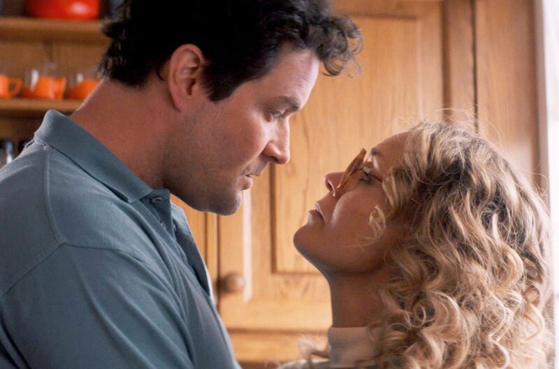 Obwohl Harpa (Nína Dögg Filippusdóttir) eine Affäre hat, liebt sie ihren Mann Grímur (Björn Hlynur Haraldsson) noch immer. – Bild: Asgeir Helgi Thrastarson/​Vesturport