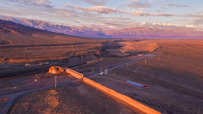 Diyidun, der erste Turm, der westlichste Turm der Großen Mauer der Ming.  Die Verwendung des sendungsbezogenen Materials ist nur mit dem Hinweis und Verlinkung auf RTL+ gestattet. – Bild: RTL/​ © Heart & Soul Films Ltd