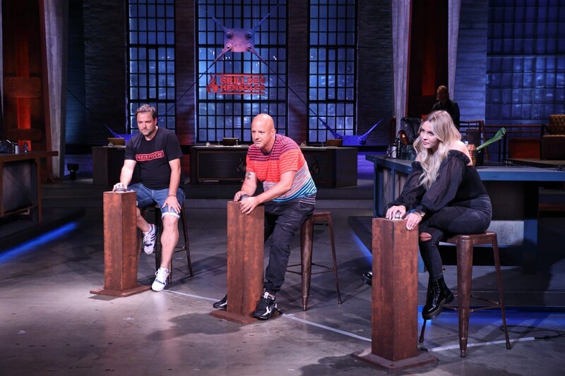 Martin Rütter (l.), Detlev Steves (M.) und Dagi Bee.  Die Verwendung des sendungsbezogenen Materials ist nur mit dem Hinweis und Verlinkung auf TVNOW gestattet. – Bild: TVNOW /​ Frank W. Hempel