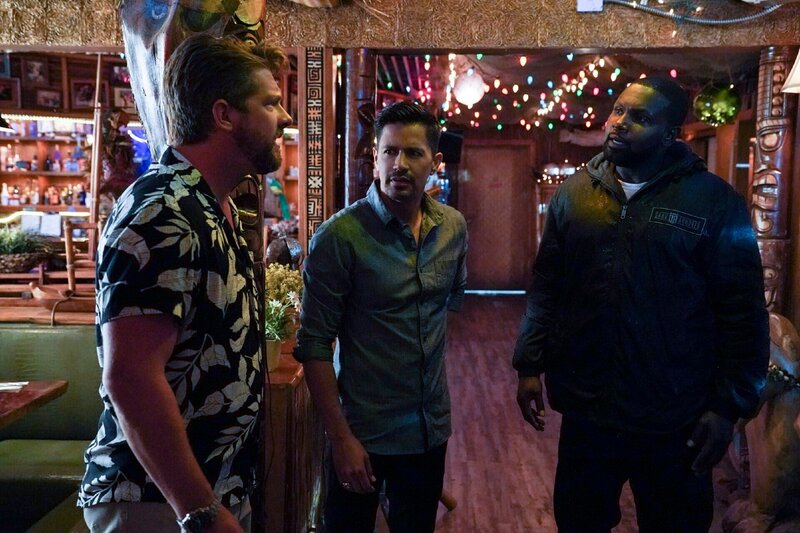 V.l.: Rick (Zachary Knighton), Thomas Magnum (Jay Hernandez), Neil (Rayan Lawrence) – Bild: TVNOW /​ © 2020 CBS Studios Inc. and Universal Television LLC. ALL RIGHTS RESERVED.