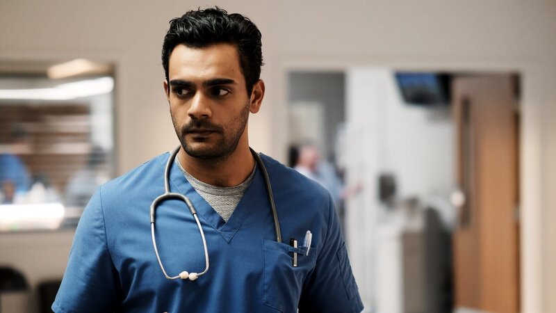 Transplant Staffel 1 Folge 6 Riskiert für andere sein Leben: Hamza Haq als Bashir Hamed – Bild: SRF