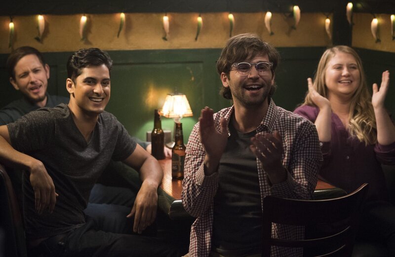 Erleben, wie der Innovationswettbewerb das ganze Krankenhaus in Atem hält: (v.l.n.r.) Casey (Alex Blue Davis), Vik (Rushi Kota), Levi (Jake Borelli) und Taryn (Jaicy Elliot) … – Bild: American Broadcasting Companies, Inc. /​ Mitch Haaseth