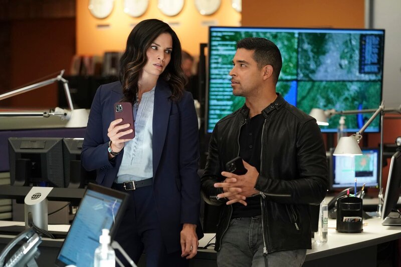 NCIS Special Agent Jessica Knight (Katrina Law) und NCIS Special Agent Nicholas „Nick“ Torres (Wilmer Valderrama) – Bild: CH Media/​©2021 CBS Broadcasting Inc. All Rights Reserved./​MANDATORY CREDIT. NO ARCHIVE. NO SALES. FOR NORTH AMERICAN USE ONLY./​©2021 CBS Broadcasting Inc. All Rights Reserved./​Sonja Flemming/​Sonja Flemming