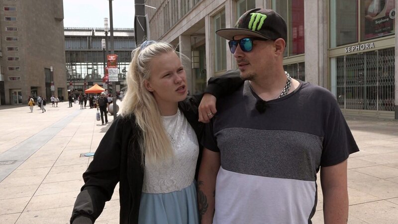 Cindy und Ossi machen die Hauptstadt unsicher. – Bild: RTLZWEI