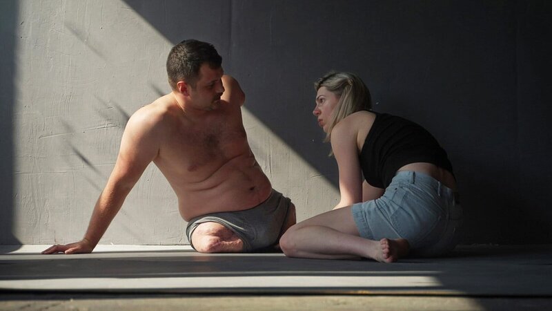 Fotografin Marta beim Fotografieren. – Bild: 3sat