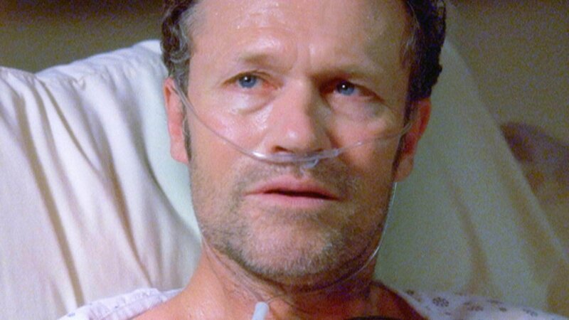 Shawn Curaco (Michael Rooker), der vergiftet wurde, hat noch einen letzten Wunsch: Vor seinem Tod möchte er seine Tochter wiedersehen. – Bild: RTL /​ NBC Universal.