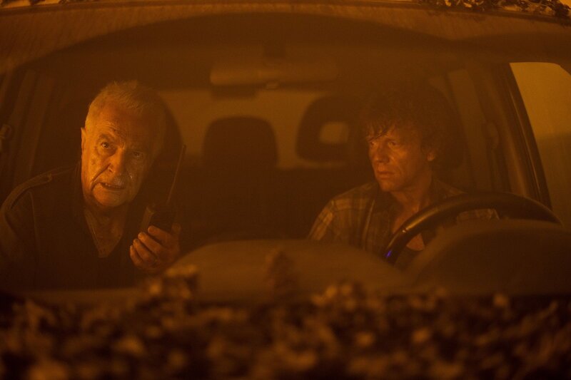 The Blaze – Flucht aus den Flammen André Dussollier als Joseph Théodas, Alex Lutz als Simon Théodas SRF/​Studiocanal GmbH/​Marie-Camille Orlando – Bild: SRF/​Studiocanal GmbH/​Marie-Camille Orlando