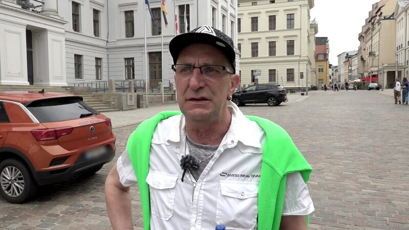 Torsten fährt in die Landeshauptstadt Schwerin, um sich ein schönes Geburtstagswochenende zu gönnen. – Bild: RTLZWEI