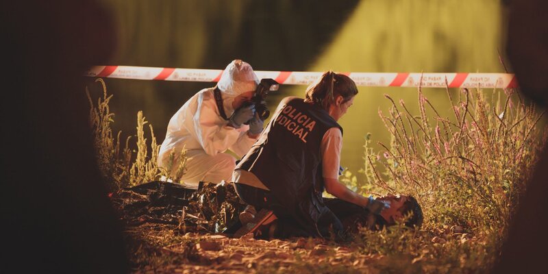 Blutroter Sommer - Im Bann des Killers – Bild: ZDF und Mikel Larrea