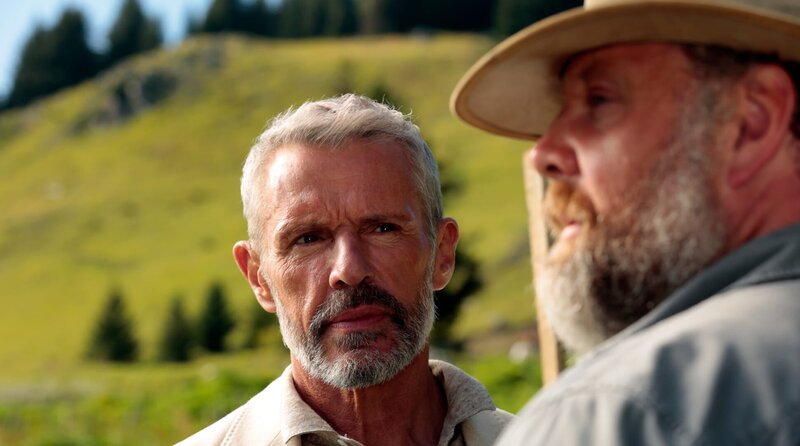 Zwischen dem grummeligen Eigenbrötler Pierre (Grégory Gadebois, re.) und dionysischen Tech-Champion Vincent (Lambert Wilson, li.) entsteht eine besondere Freundschaft. – Bild: Neue Visionen Filmverleih