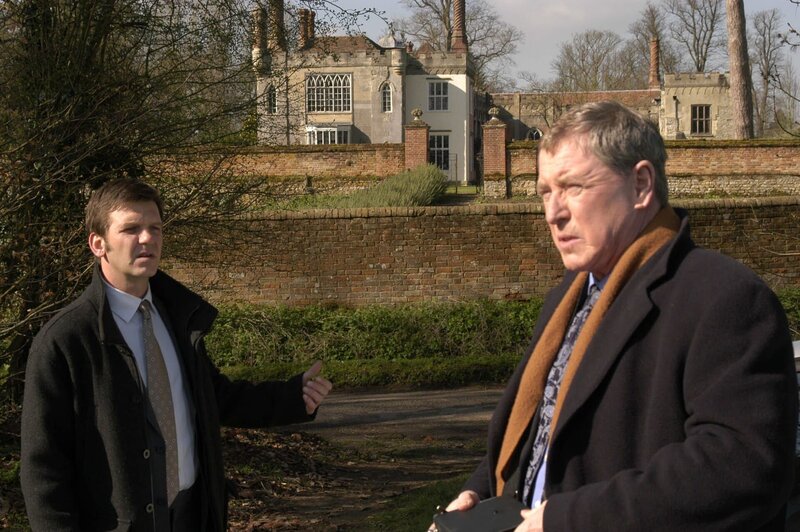 Jason Hughes (Constable Ben Jones), John Nettles (Inspector Tom Barnaby). – Bild: ZDF und Mark Bourdillon