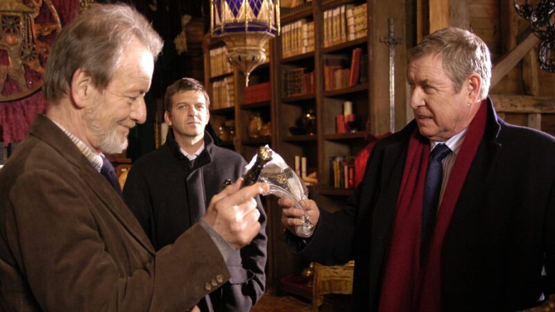 Ernest Balliol (Ronald Pickup, l.), Sergeant Jones (Jason Hughes, M.) und Inspector Barnaby (John Nettles, r.). – Bild: ZDF