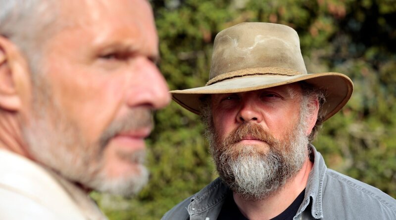 Zwischen dem grummeligen Eigenbrötler Pierre (Grégory Gadebois, re.) und dionysischen Tech-Champion Vincent (Lambert Wilson, li.) entsteht eine besondere Freundschaft. – Bild: Neue Visionen Filmverleih