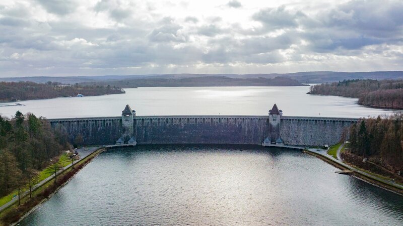 Die Möhnetalsperre in Deutschland war eines der Hauptziele des Dambusters Raid im Mai 1943. – Bild: Windfall Films /​ National Geographic