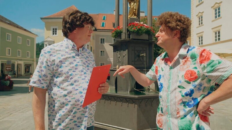 Leopold Meier-Ganselsberger (Martin Rassau, links) im angeregten Gespräch mit Toni Trutzler (Volker Heißmann). – Bild: BR Leopold Meier-Ganselsberger (Martin Rassau, links) im angeregten Gespräch mit Toni Trutzler (Volker Heißmann). – Bild: BR