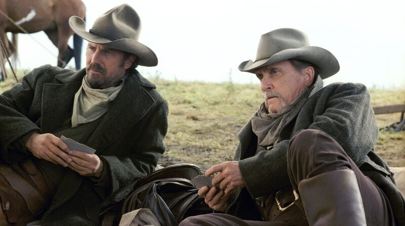 Treue Gefährten: Boss Spearman (Robert Duvall, re.) und Charley Waite (Kevin Costner). – Bild: ARD Degeto/BR Treue Gefährten: Boss Spearman (Robert Duvall, re.) und Charley Waite (Kevin Costner). – Bild: ARD Degeto/BR